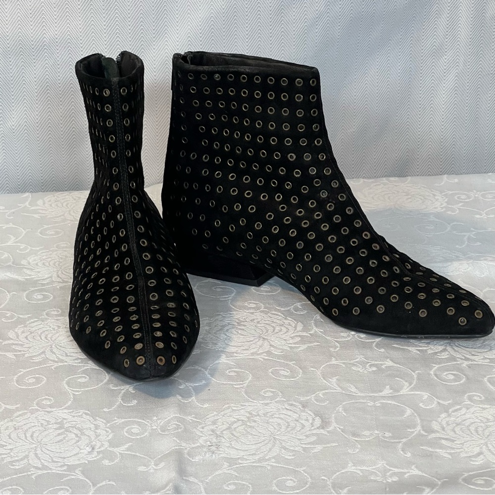 Vanelli Peary Black Ankle Boots Suede W/Grommets Pointed Tie Back Zip 6M👍